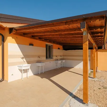 Agricampeggio Le Corniole אתר קמפינג אפי